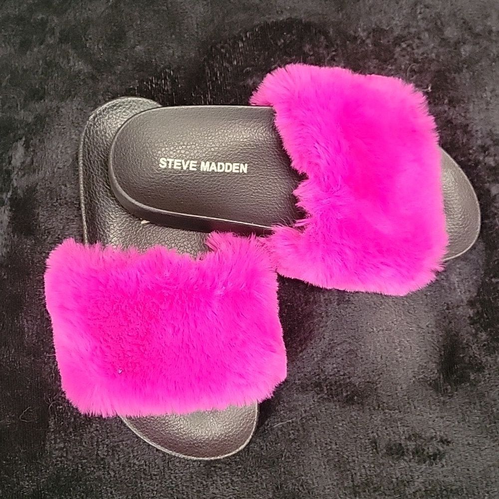 Steve Madden Fuzzy Slides, Size 5 - image 1